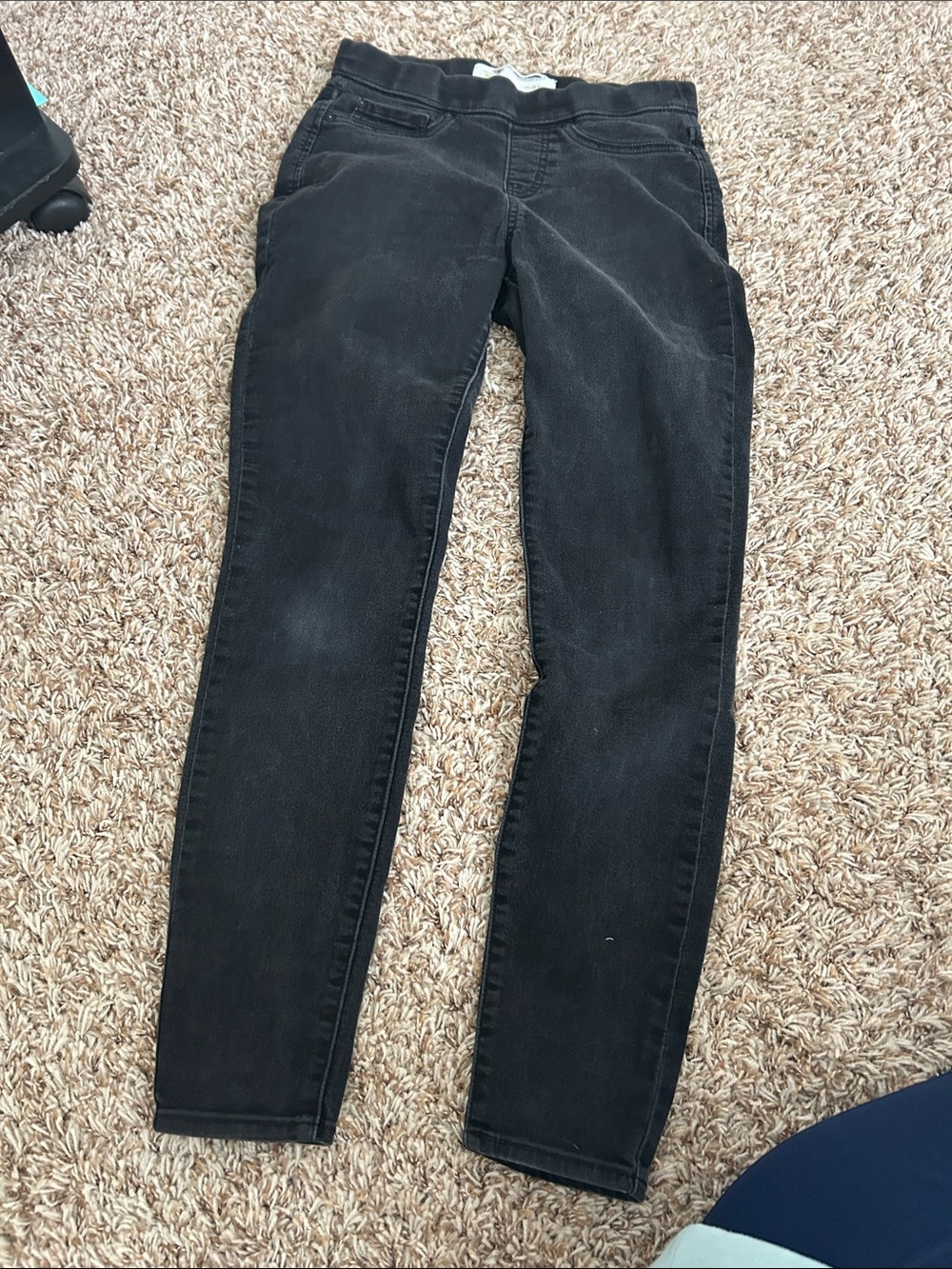 Levi’s Women’s Skinny pull on Jeans in black - Size 4M (27x30)